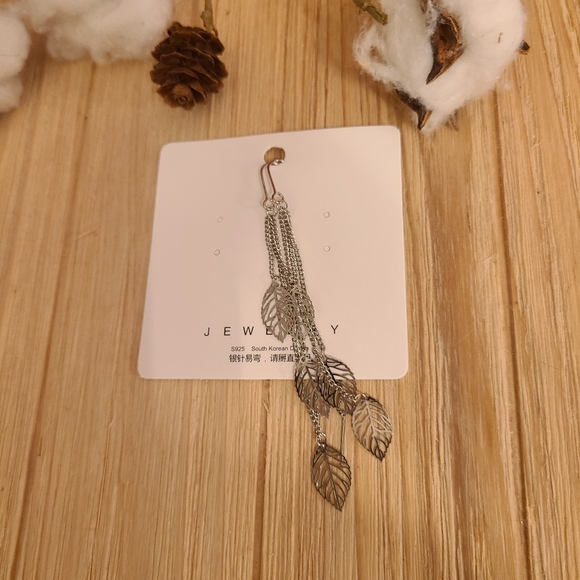 🍃🍃NEW🍃🍃Gorgeous Threaded Leaf Dangle Earrings in SILVER - Picture 7 of 13